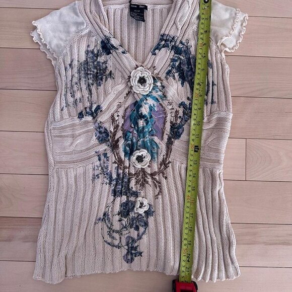 Alison Sheri Knit T-Shirt – Rosette Detail, Floral Pattern, Beige Cotton Top (XS - Picture 6 of 7